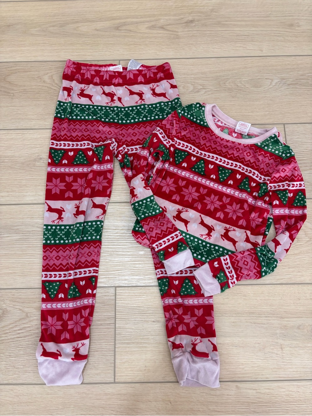 Holiday Time Soft Comfy Festive Kids Reindeer Pajama Set - Red & Green. Size 7